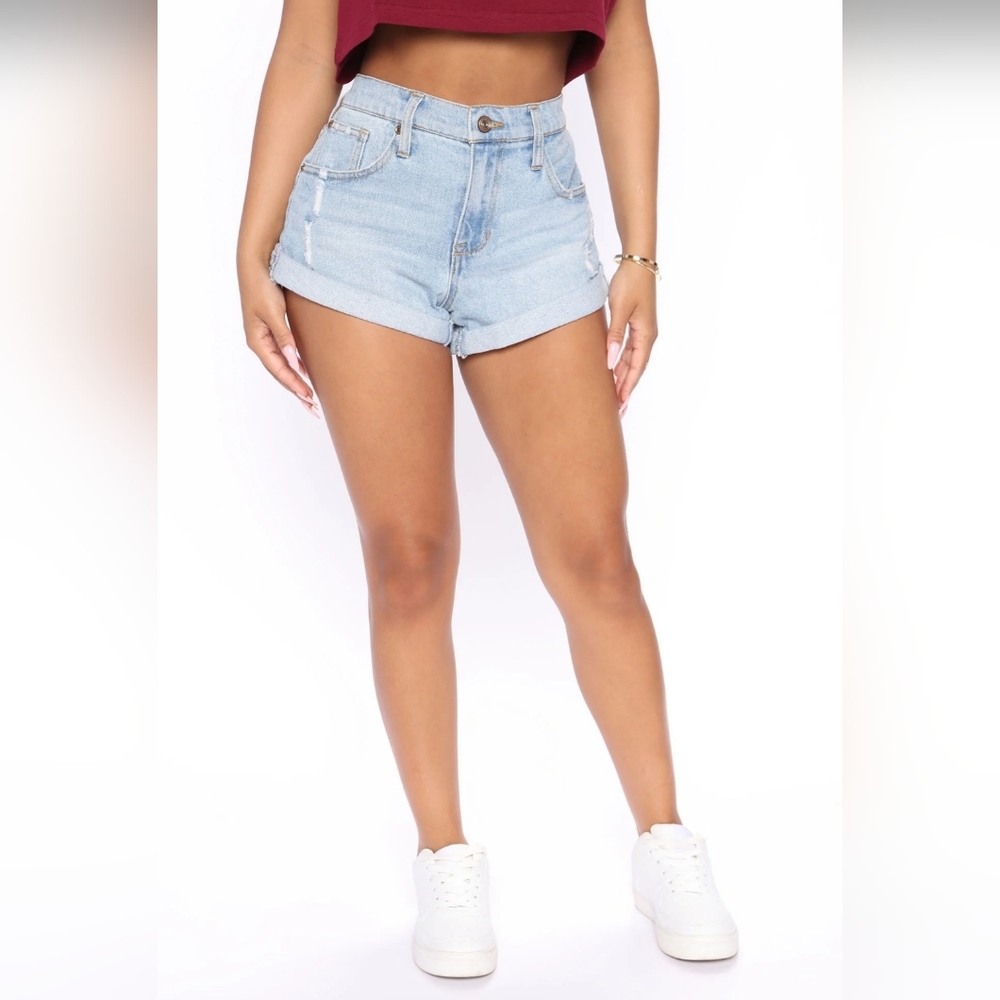 Fashion Nova- Mid Rise Denim Shorts * NWT*